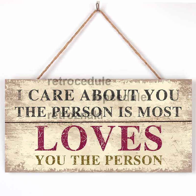 Uwielbia drewniany znak