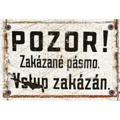 Cedule Pozor! Zakázané pásmo. Vstup zakázán