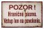 Cedule Pozor Hraničné pásmo - Vstup len na povolenie.