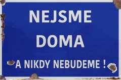 Ceduľa Nejsme doma a nikdy nebudeme!